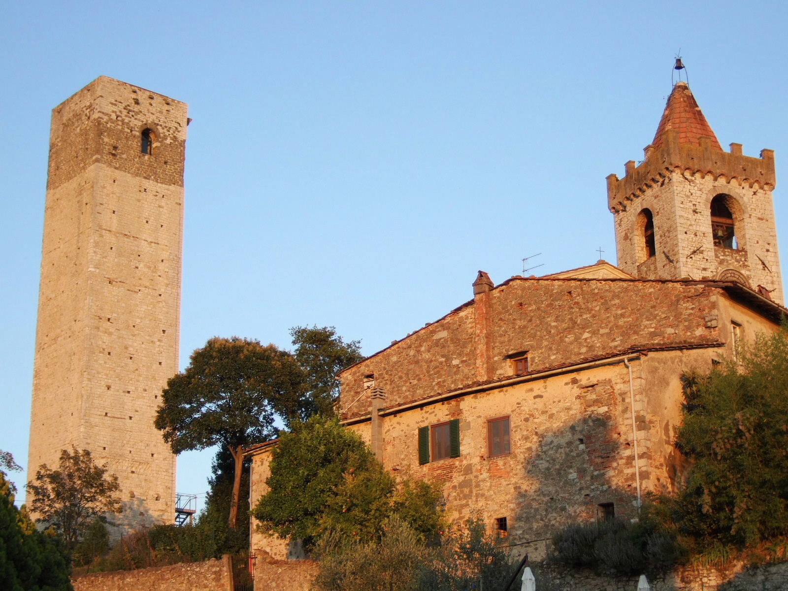 Torre del Barbarossa e campanile della Chiesa di Santo Stefano